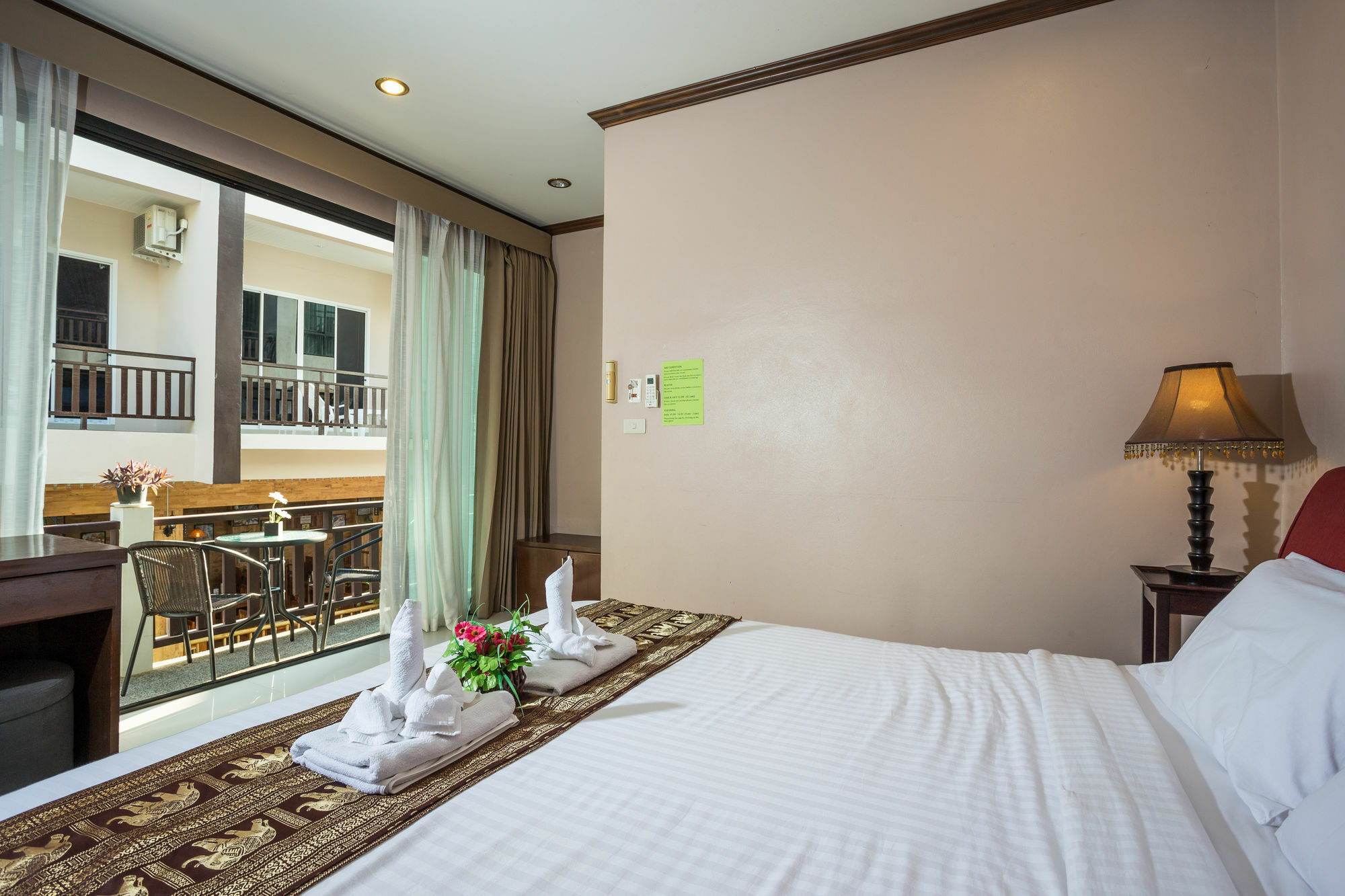 Kata Beachwalk Hotel And Bungalows Exterior foto