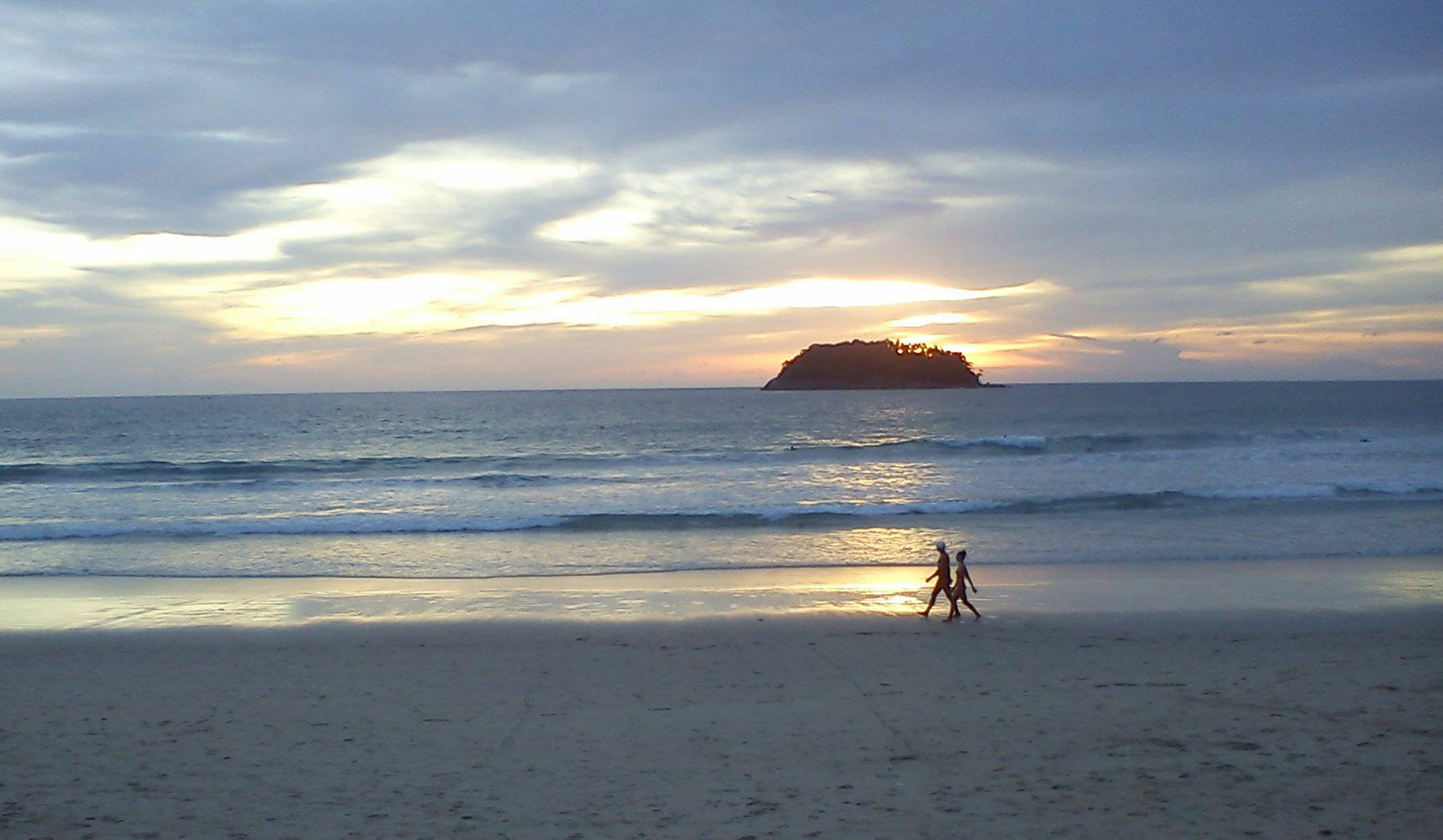 Kata Beachwalk Hotel And Bungalows Exterior foto