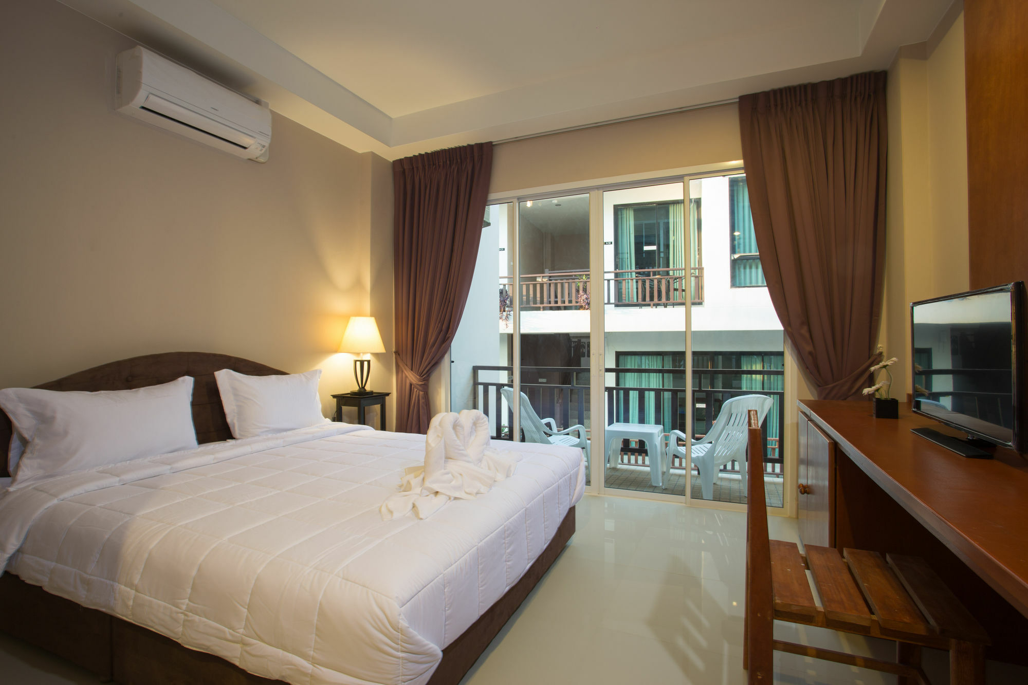 Kata Beachwalk Hotel And Bungalows Exterior foto