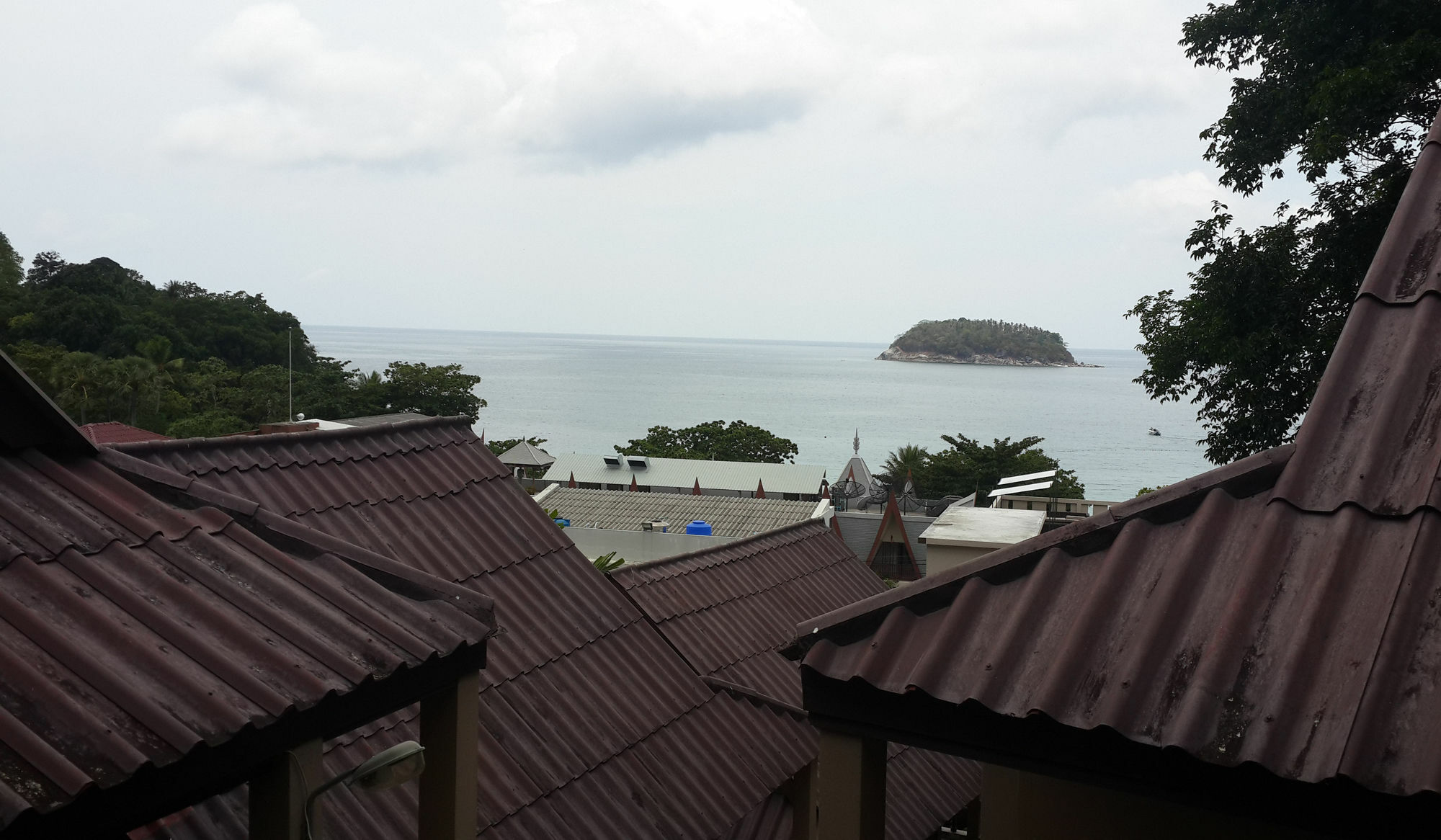 Kata Beachwalk Hotel And Bungalows Exterior foto